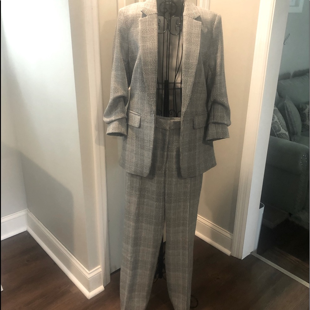 H & M Black & White Suit Blazer Sz S/ Pants sz 6